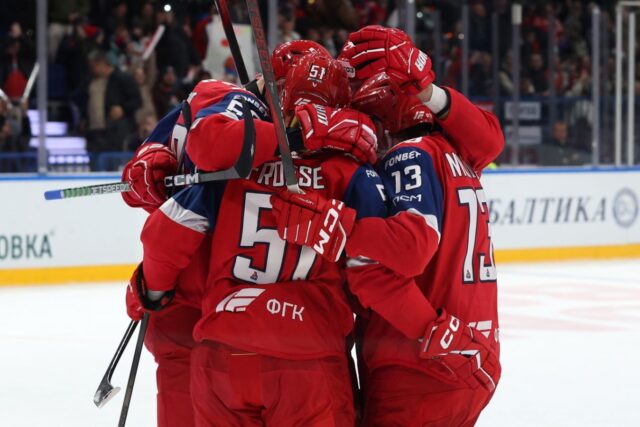 lokomotiv-vsuhuyu-obygral-sochi-i-oderzhal-pyatuyu-pobedu-podryad-v-khl_1769962293929811503