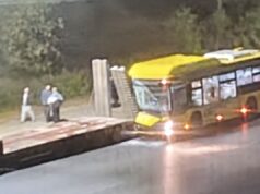 Автобус столкнулся с прицепом на улице Бабича