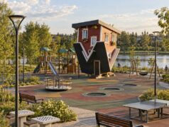 В Ивняках устанавливают детский игровой городок у пруда
