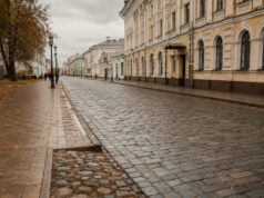 В центре Ярославля открыли гранитную мостовую