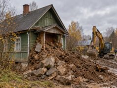 Под Ярославлем многодетная семья осталась без света и отопления из-за спора за участок