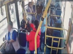 Коляска с младенцем опрокинулась в автобусе №25: что показали камеры