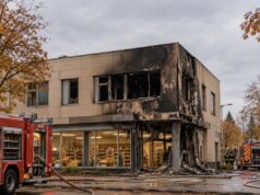 В Туношне пожар повредил магазин