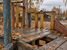 СК начал проверку травмы ребенка на площадке под Ярославлем